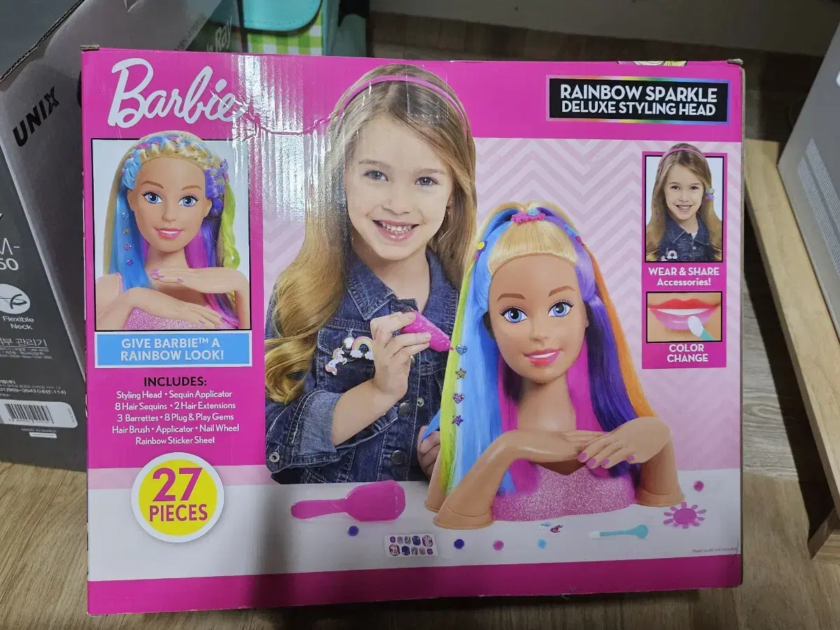 バービー　レインボー、スタイリング、ヘッド Amazon.com: Barbie Rainbow Sparkle Deluxe 27 Piece Styling